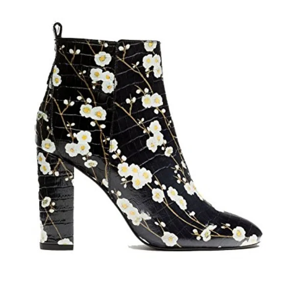 Massimo Dutti Zara Leather Ankle Boots with flowers US 7.5 - Picture 2 of 13